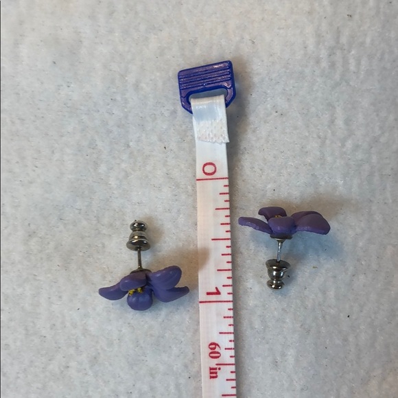 💸 Purple Flower Earrings - Picture 4 of 4